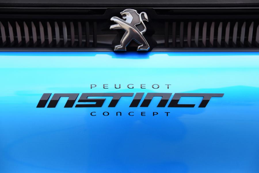 Логотип Peugeot Instinct Concept 2017 года  (фото 33 из 98)